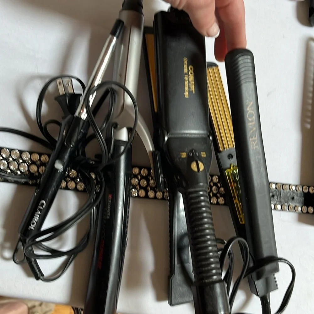 CURLMASTER ,REVLON,CONAIR various size blow out brushes , round and vent 7 total